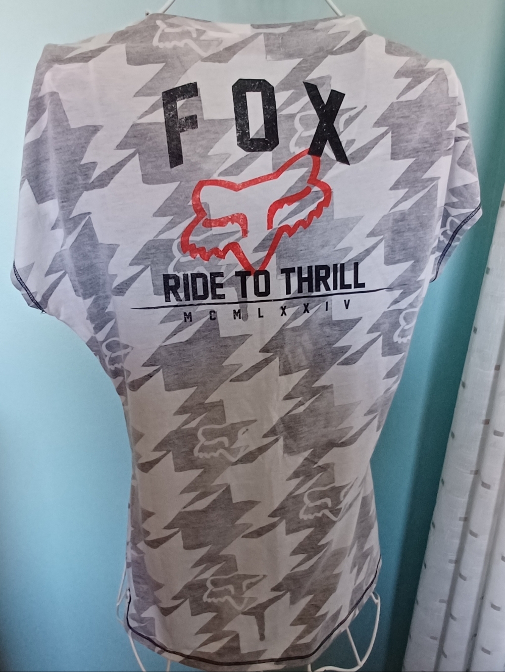 NWOT FOX Graphic Short Sleeve Tshirt - Women's Size XL